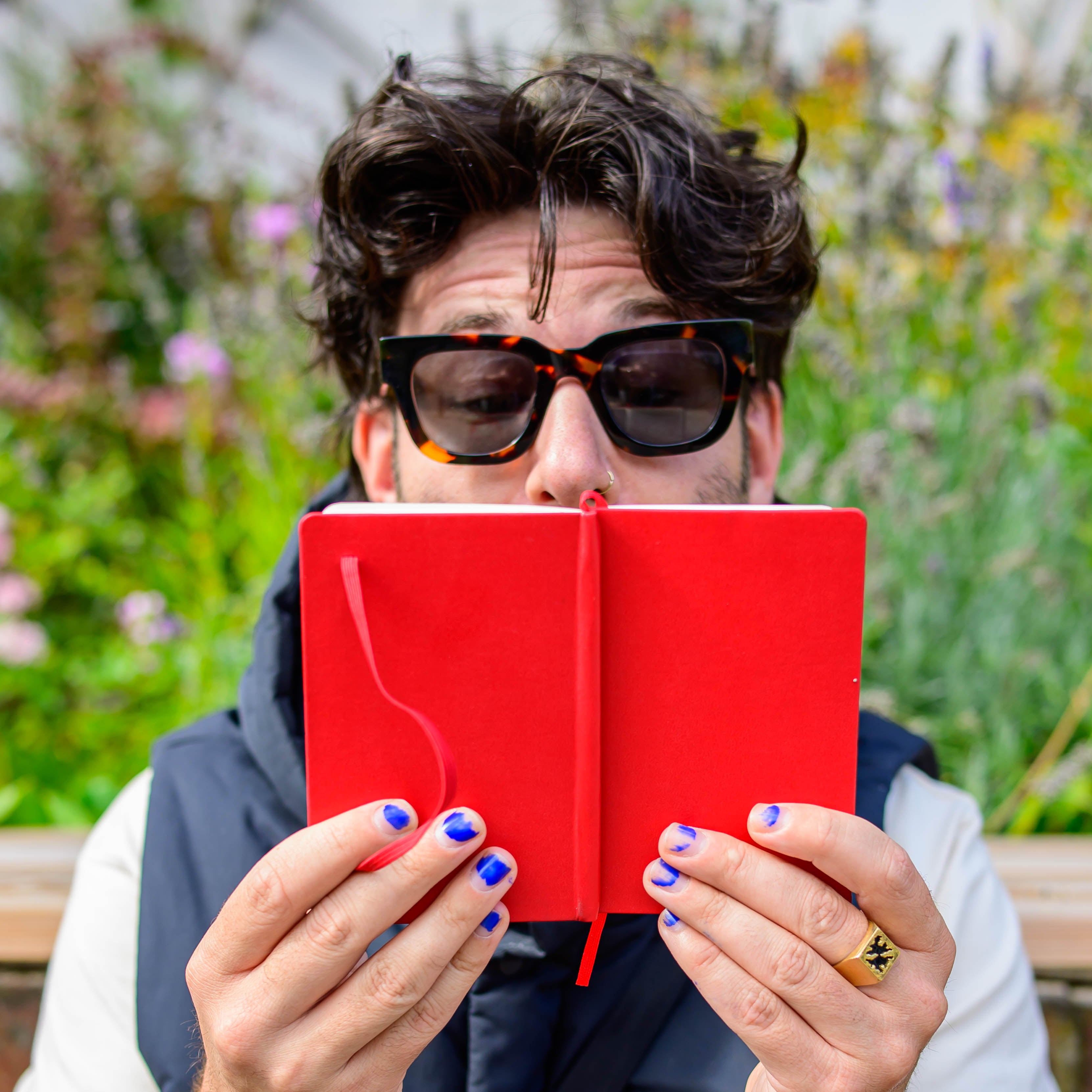 Giani mit rotem Büchlein